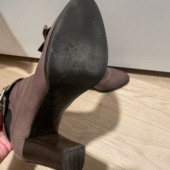 Excellent condition gray purple boots with heels. Genuine leather. - Picture 4 of 7